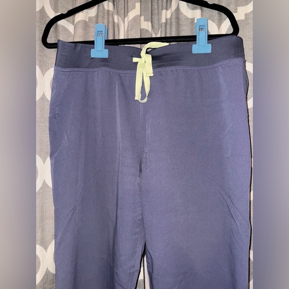 FIGS SCRUB SET - Picture 11 of 14